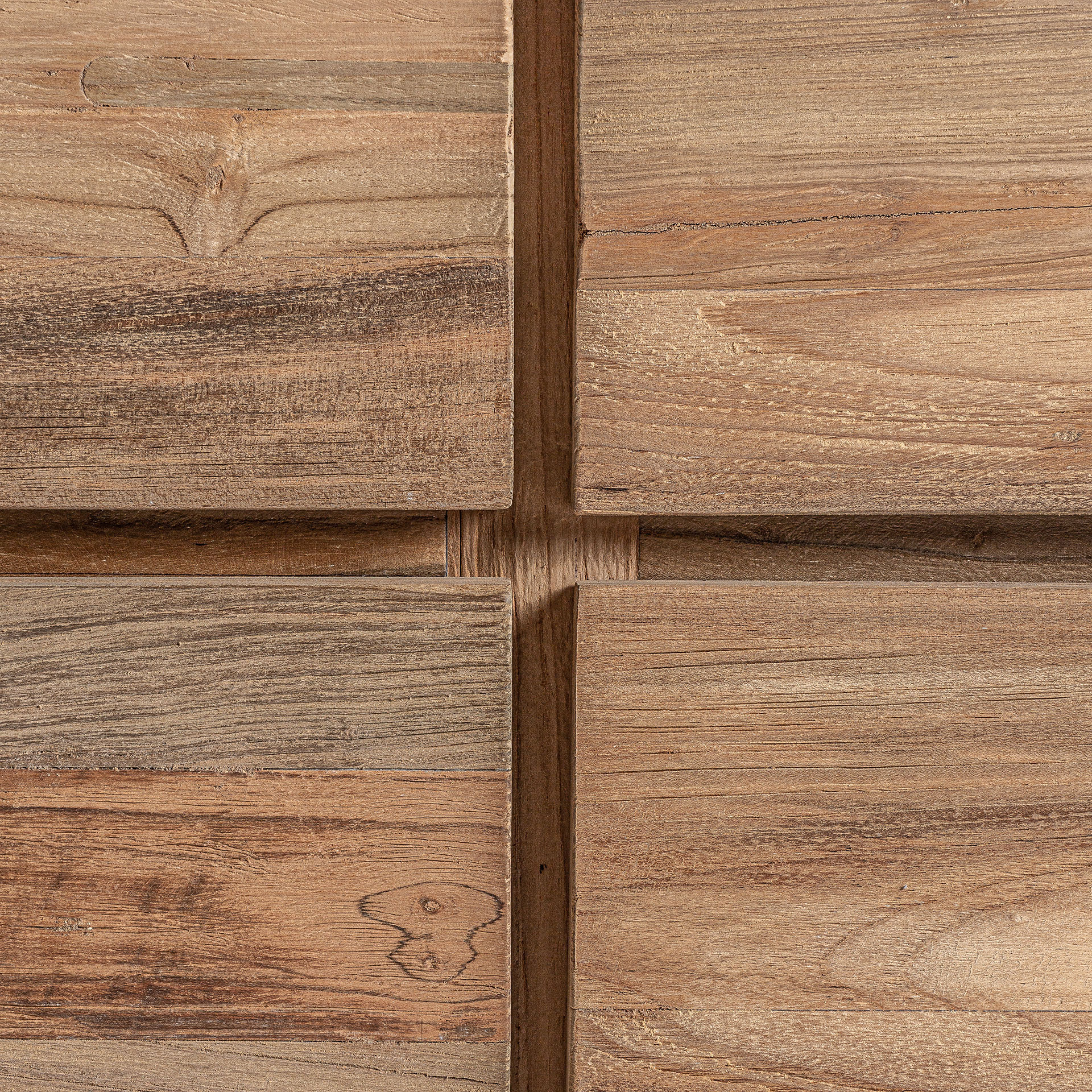 Luxen Chest Of Drawers