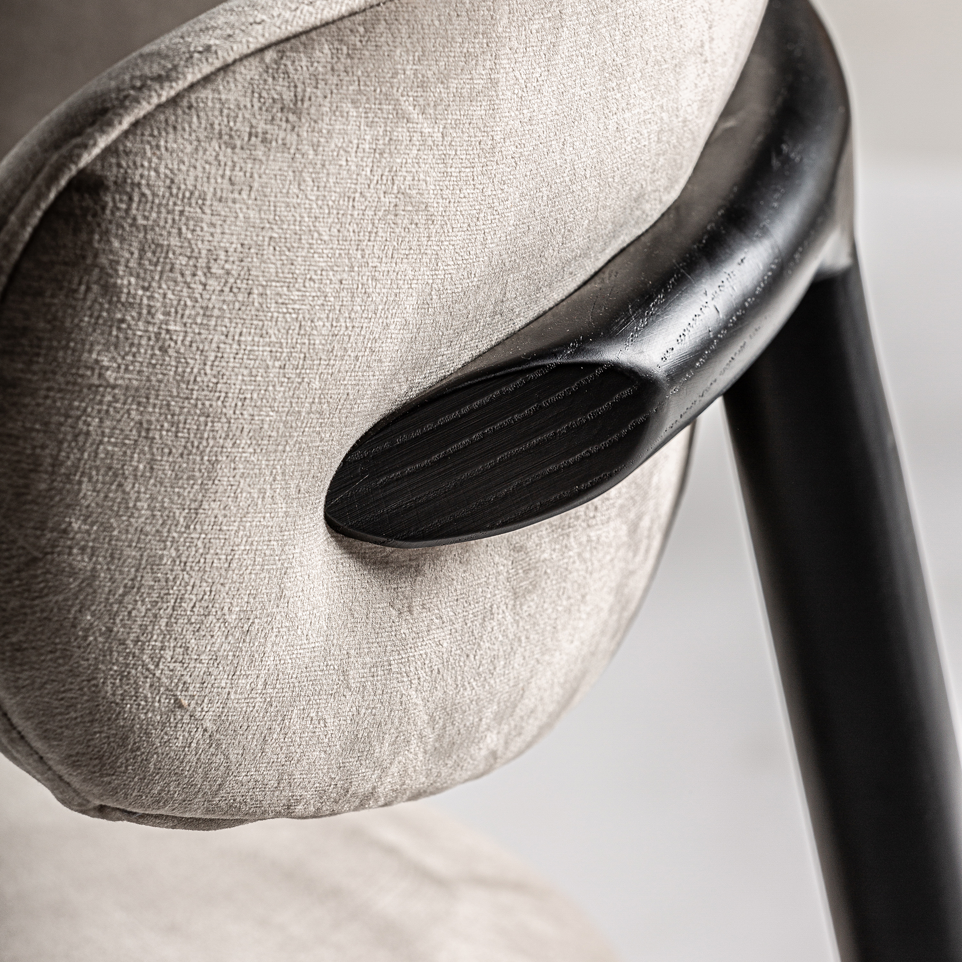 Elliot Chair