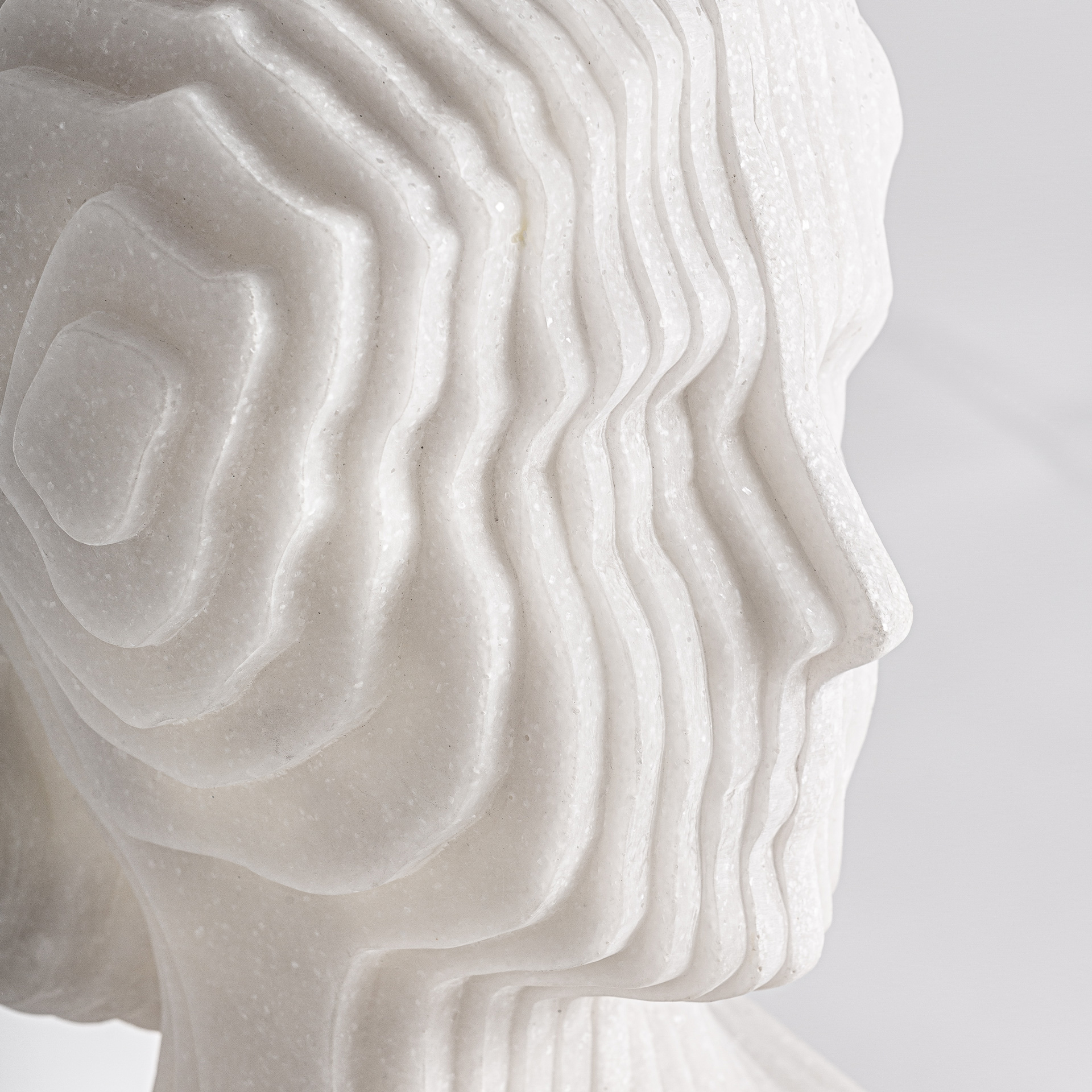 Lisandra Bust
